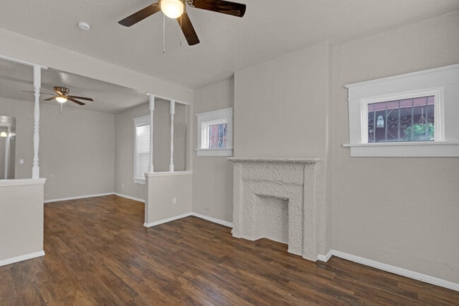 Building Photo - 408 Nino Aguilera St