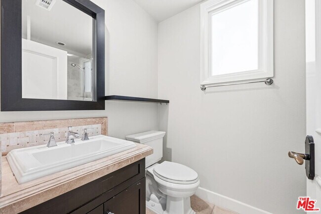 Building Photo - 13079 Bluff Creek Dr