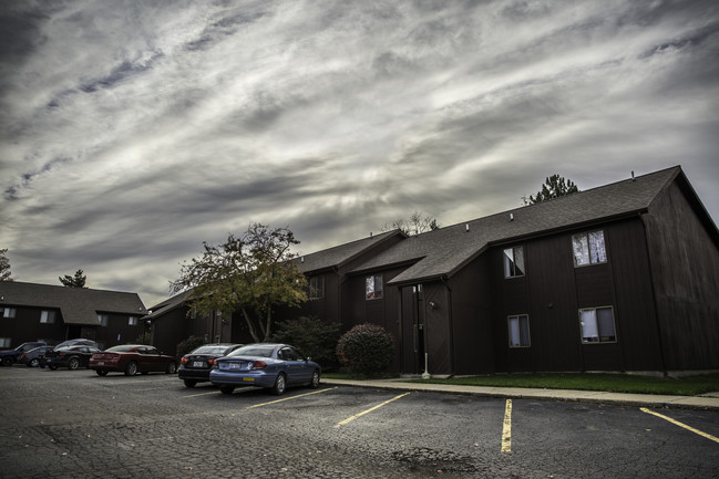 Building Photo - Garden Square Apartments