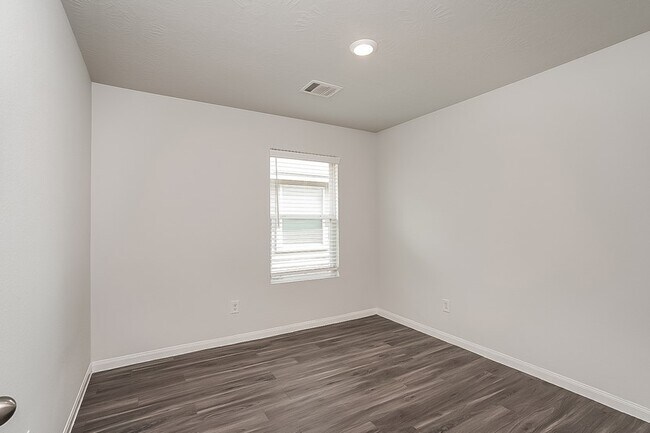 Building Photo - 19019 Moynihan Dr