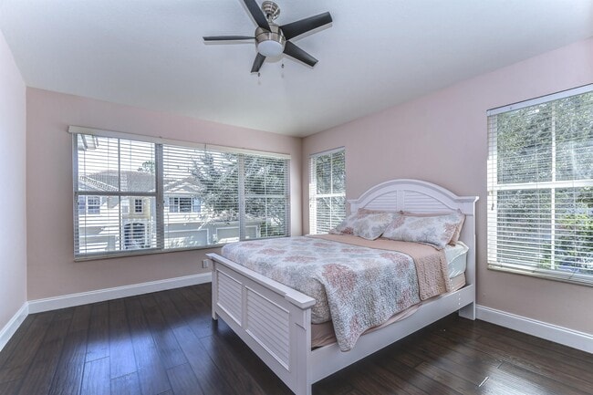 Building Photo - 3292 Covered Bridge Dr E