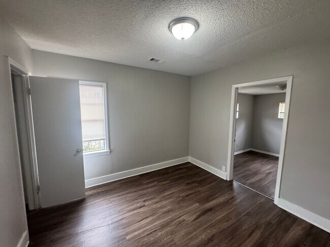 Building Photo - 1895 S Lauderdale St