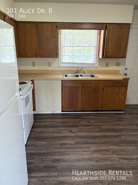 Building Photo - 301 Alice Dr