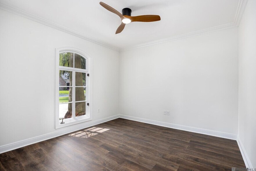 Building Photo - 10417 Oakline Dr