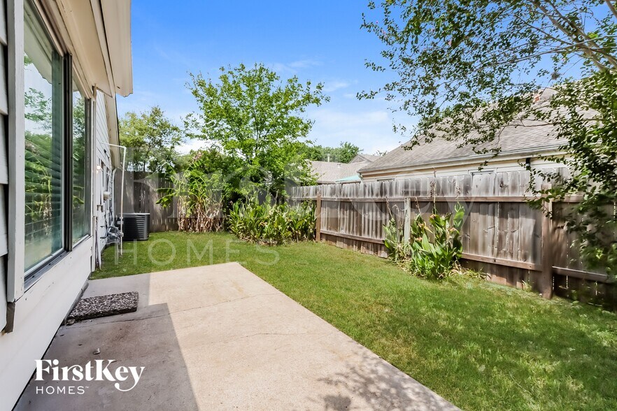 Building Photo - 13830 Walnut Hollow Ln