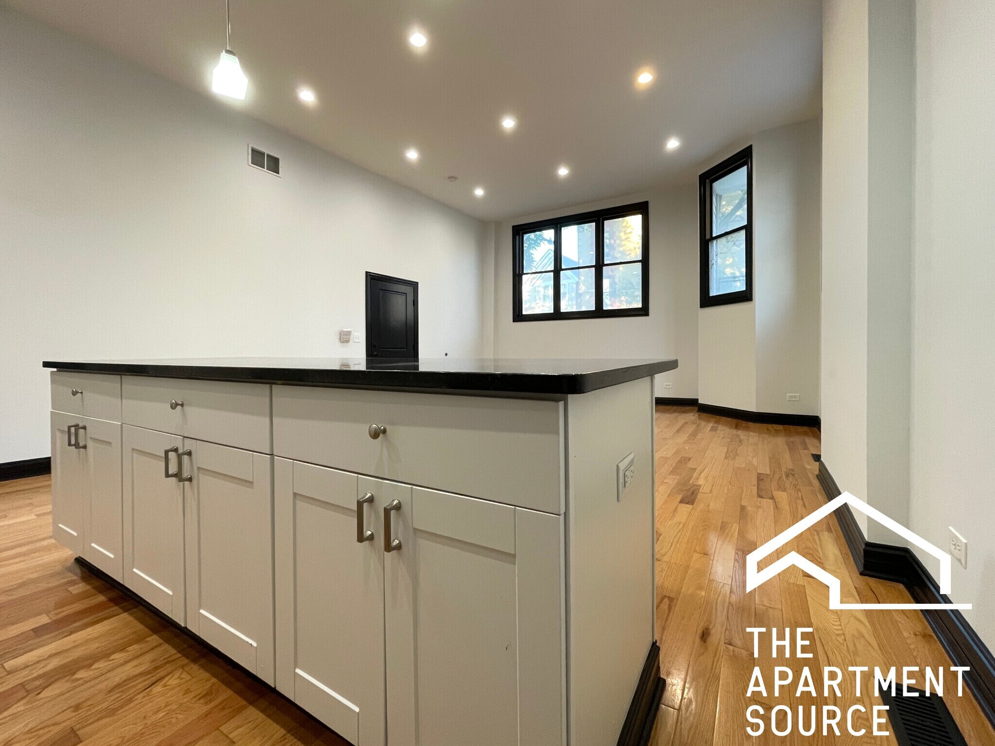 Building Photo - 2842 W Augusta Blvd