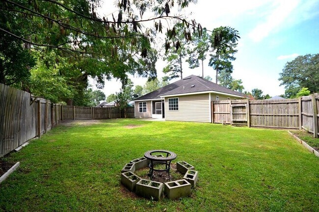 Building Photo - Spacious 3-Bedroom Home with Modern Amenities in Valdosta! Fenced in Backyard!