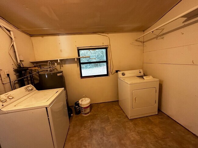 Building Photo - 1730 Atkamire Dr