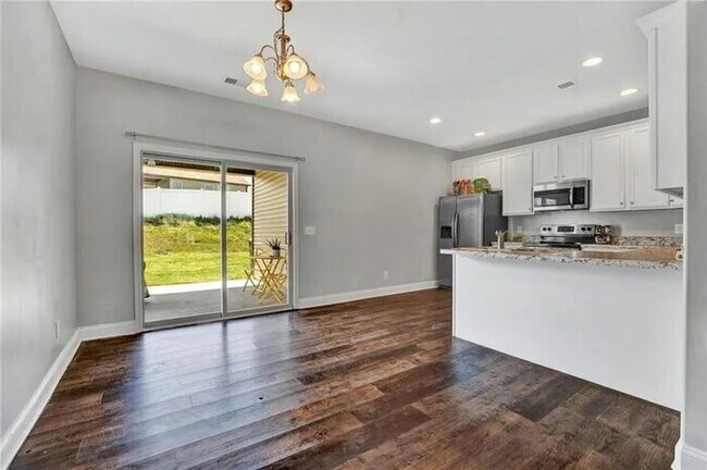 Building Photo - "Charming 3-Bedroom Home with 2 Full Baths in Greenville's Forest Ridge!"