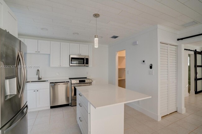 Building Photo - 1650 N Riverside Dr