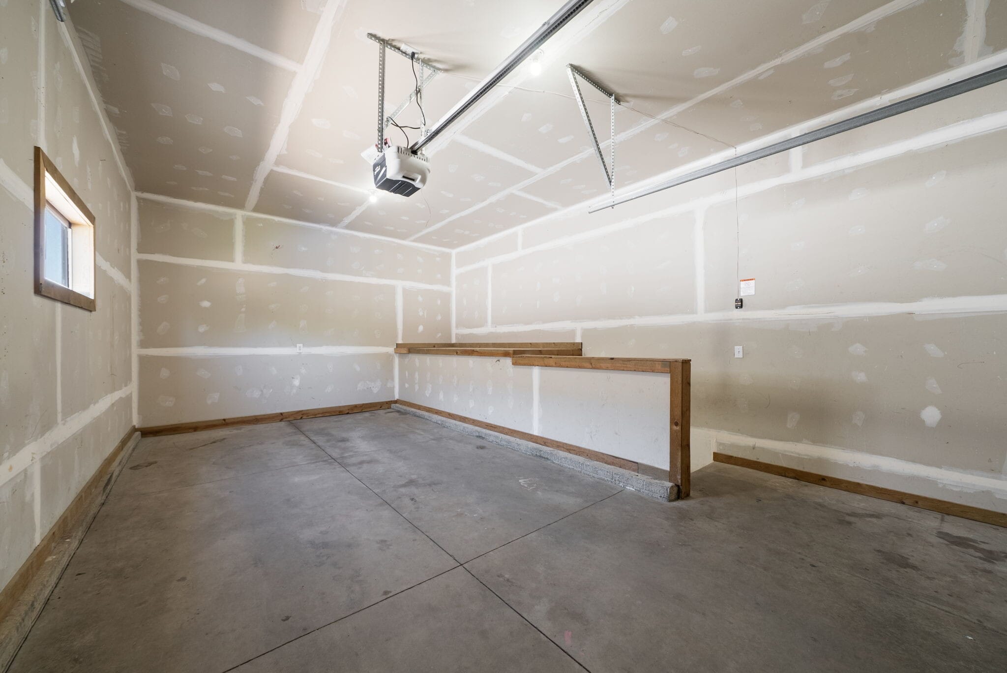 Garage - 1420 E Redwood Blvd