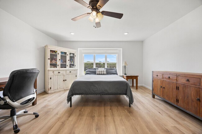 Building Photo - 921 Indian Trail Dr