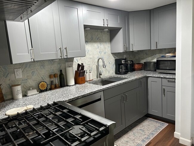 Building Photo - 9 Church St