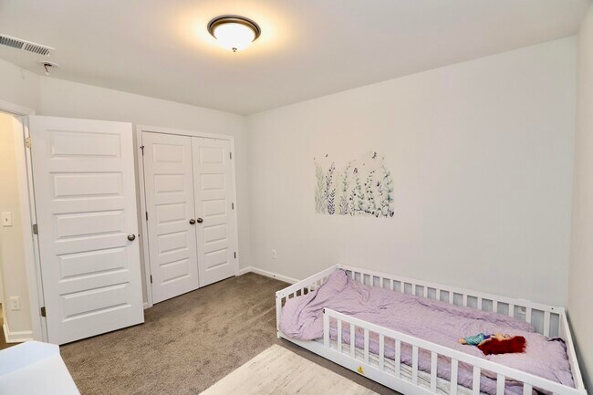 Building Photo - 1052 Ashcroft Cir