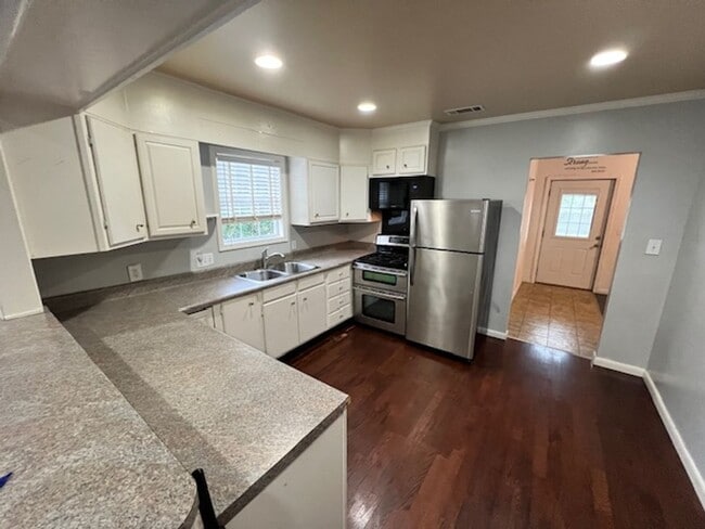 Building Photo - 604 Morgan Ave