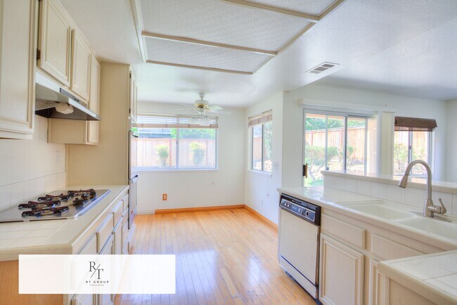 Building Photo - Beautiful 3 Bed / 2.5 Bath Home in the Corona-Norco Unified School District