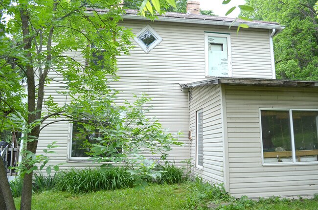 Building Photo - 1374 E Canal St