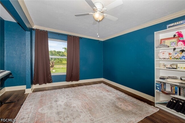 Building Photo - 2507 Lakeview Dr