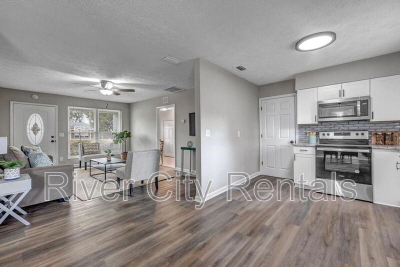 Building Photo - 743 Trambley Dr E