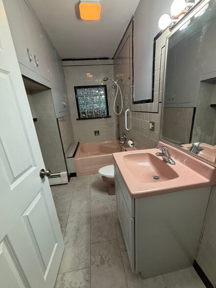 Building Photo - 24 Miles St