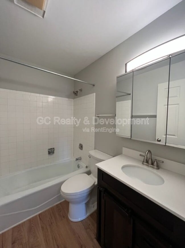 Building Photo - 709 Central Rd