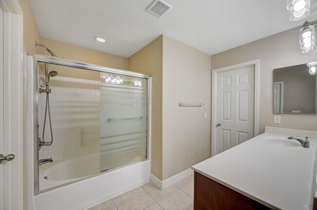 Building Photo - Beautiful 3BR Toscana Home