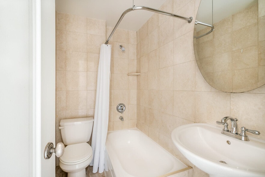 Building Photo - 240 W 73rd St