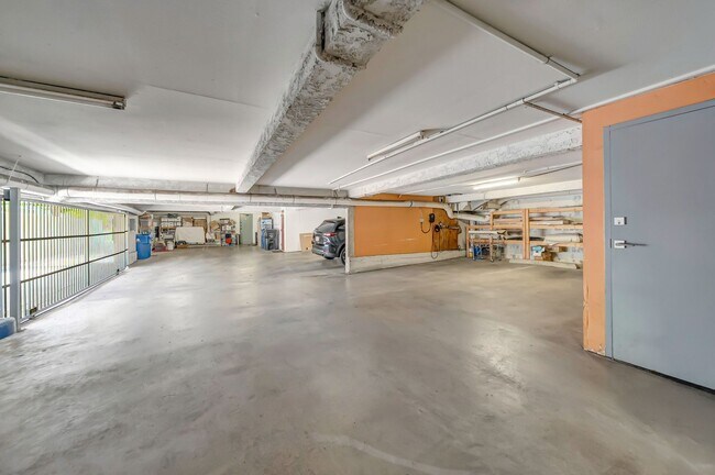 Building Photo - 4424 Coldwater Canyon Ave