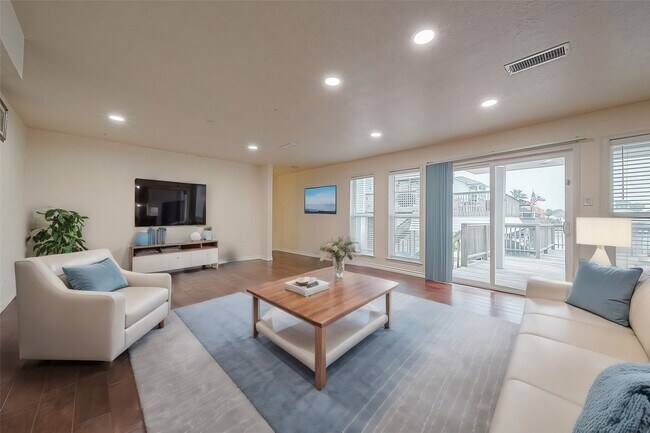 Building Photo - 1407 Tiki Dr