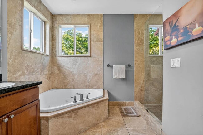 Building Photo - 1705 NE 11th St