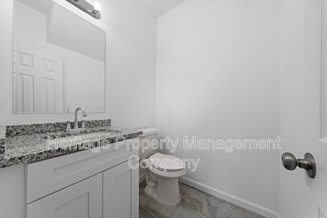 Building Photo - 323 Gabriel