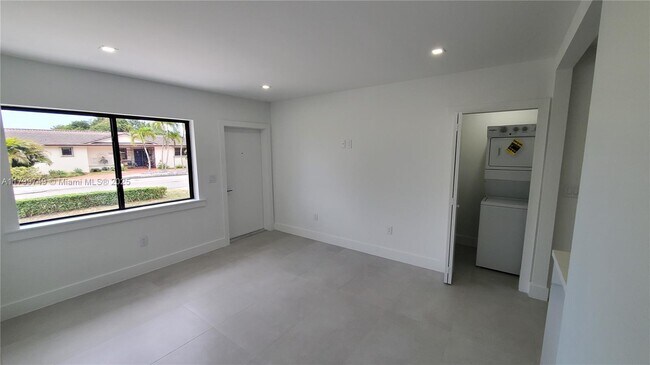 Building Photo - 6201 SW 22nd St