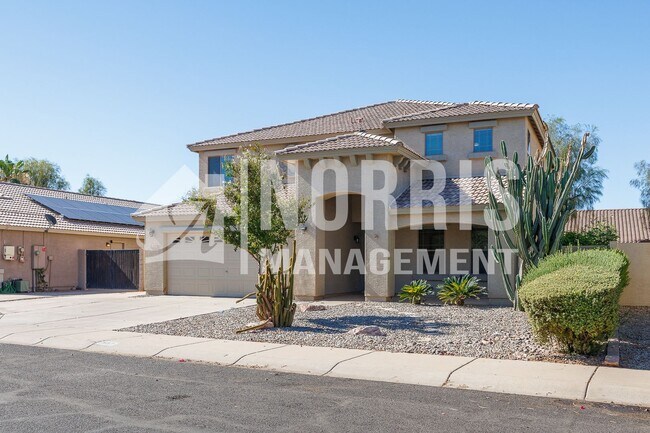 Building Photo - Beautiful Large Home w/A Pool