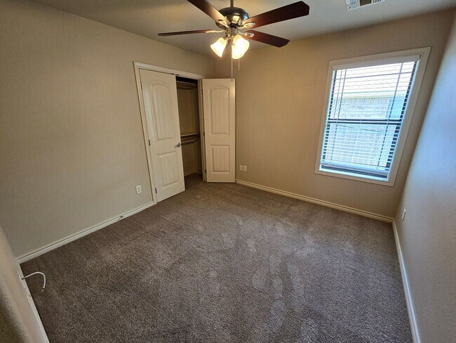 Building Photo - 806 Dove Landing Ave