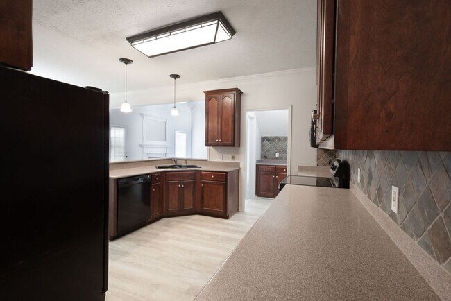 Building Photo - 100 Strathmore Ct