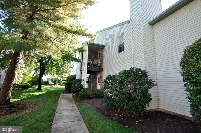 Building Photo - 29 Village Ln