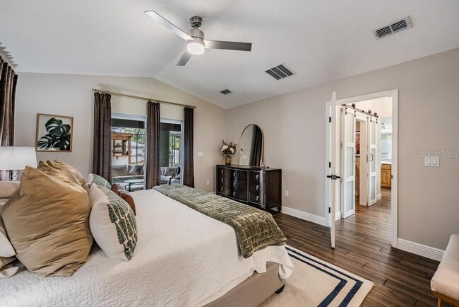 Building Photo - 106 1st Ave NE