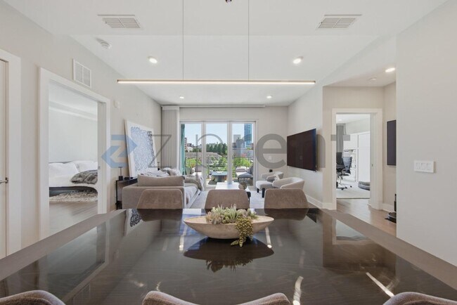 Building Photo - 214 Hunt St