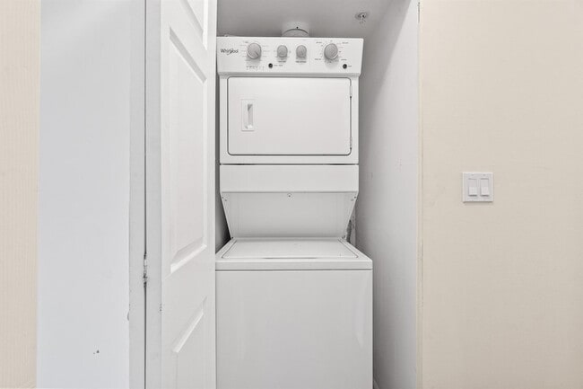 Building Photo - 600 Scotia Dr