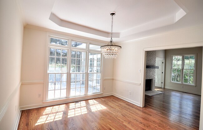 Building Photo - Delightful in Downing Creek