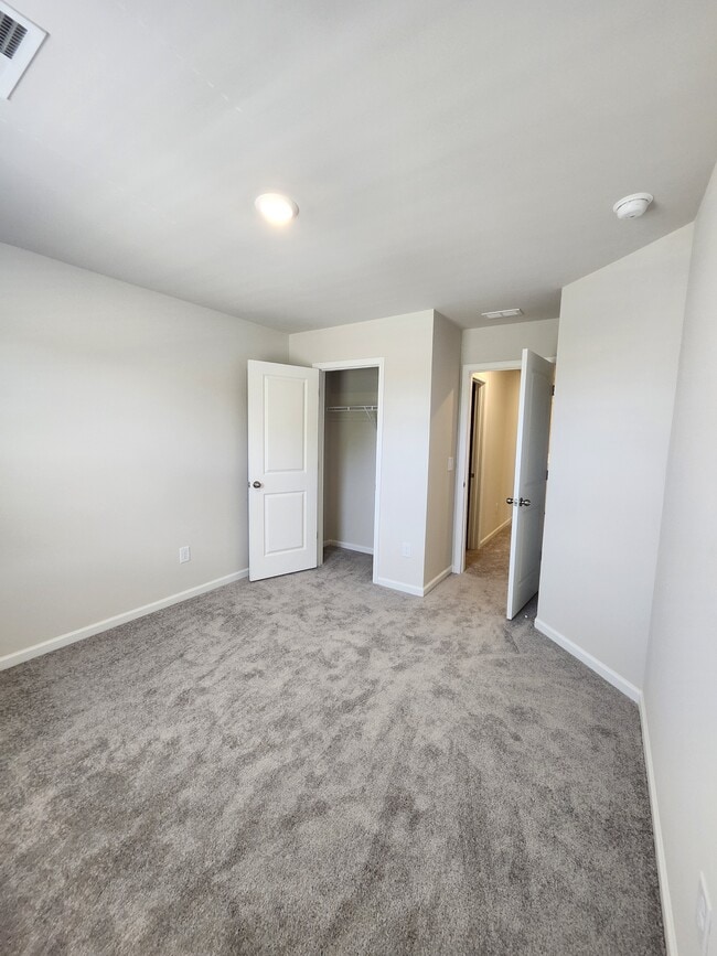 Building Photo - 712 Peyden Ln