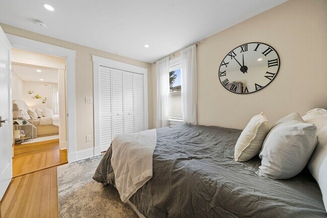 Building Photo - 57 Cook St