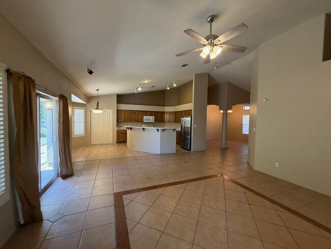 Building Photo - 3 BEDROOM HOME IN FALLS RANCH!