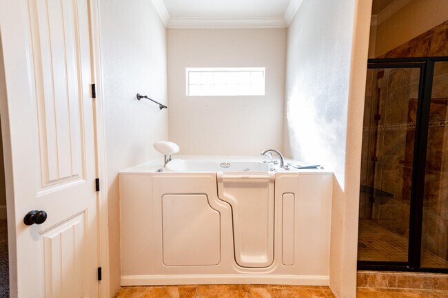 Building Photo - 4402 108th St