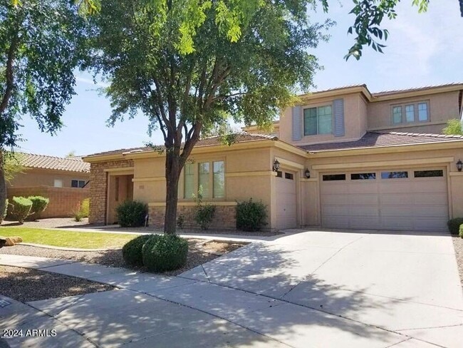 Building Photo - *Stunning Home in Cul-de-sac with 2 Master Suites, one downstairs, one upstairs*