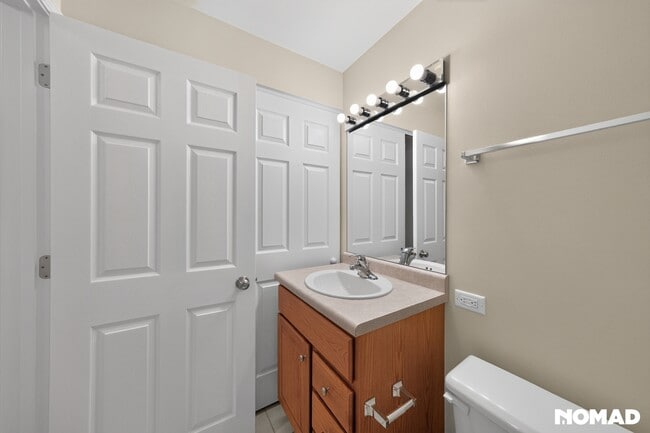 Building Photo - 1420 Stonebridge Cir
