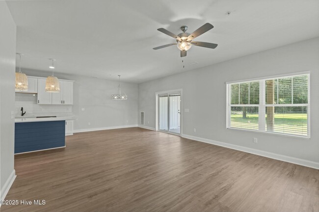 Building Photo - 400 Lighthouse Ln
