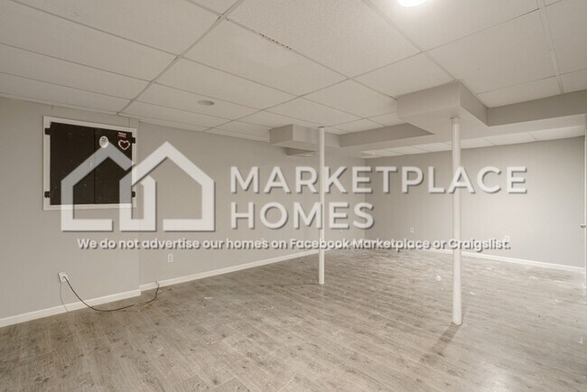 Building Photo - 416 Sandburg Dr