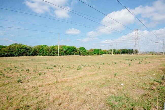 Building Photo - 8002 Carriage Pointe Dr