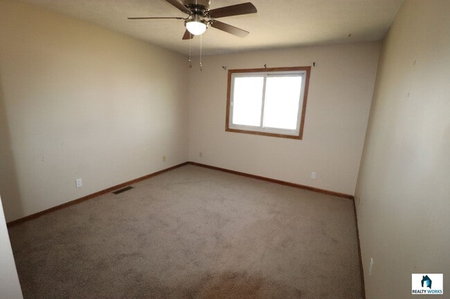 Building Photo - Beautiful 3 Bedroom Townhome